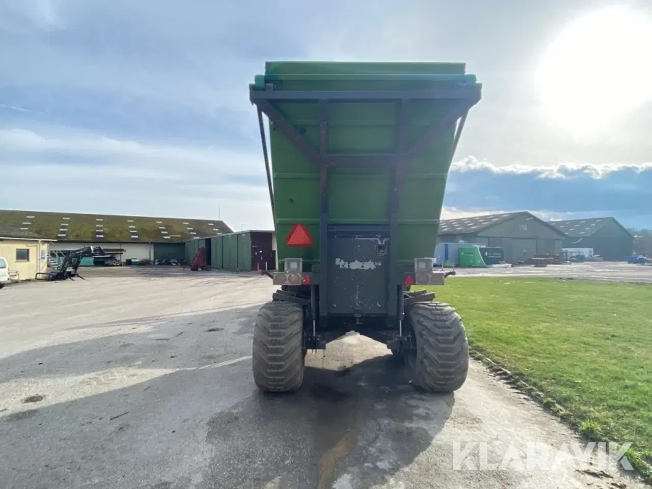Billede 7 - Skovtraktor Valtra S374  med flishugger og vogn TP 400 flishugger