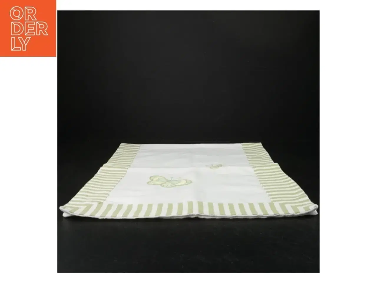 Billede 6 - Duge med broderet sommerfugl (str. 90 x 34 cm)