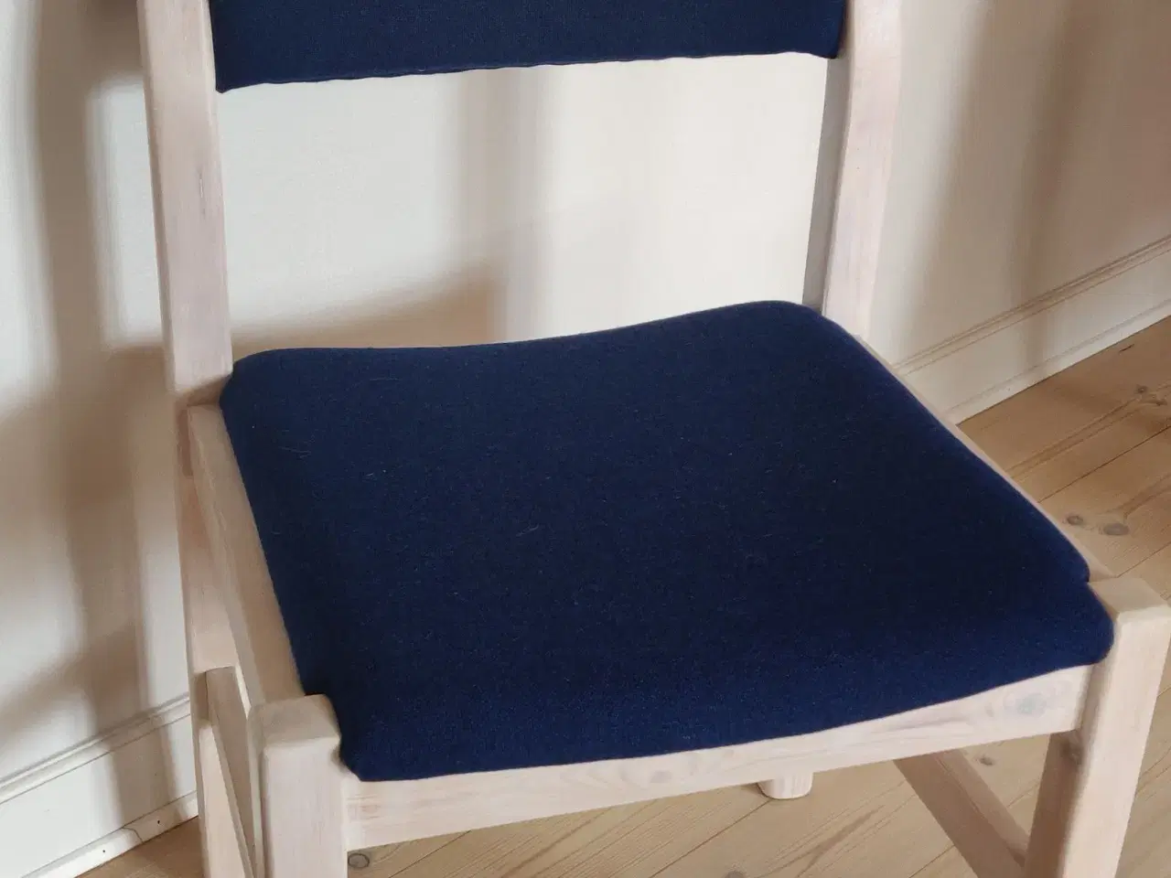 Billede 5 - Spisebord med stole