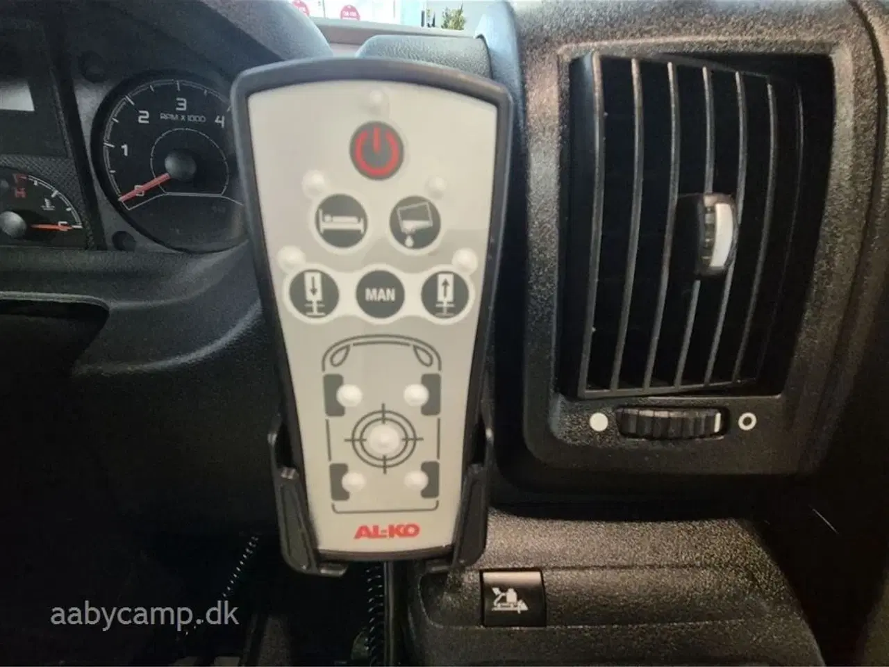 Billede 7 - 2015 - Hymer B 698   Automatgear. solceller. 200Ah Lithium batteri. 2000w Inverter. luftundervogn. hydrauliske støtteben. elektrisk markise. elektrisk indgangstrin. Queensbed. Kun 68,000 Km !!!