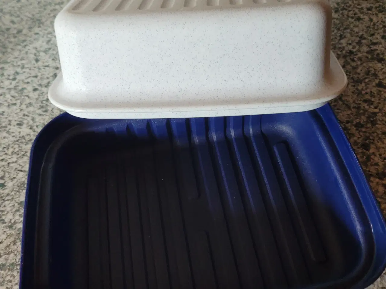 Billede 4 - Tupperware ostebox , brødbox 