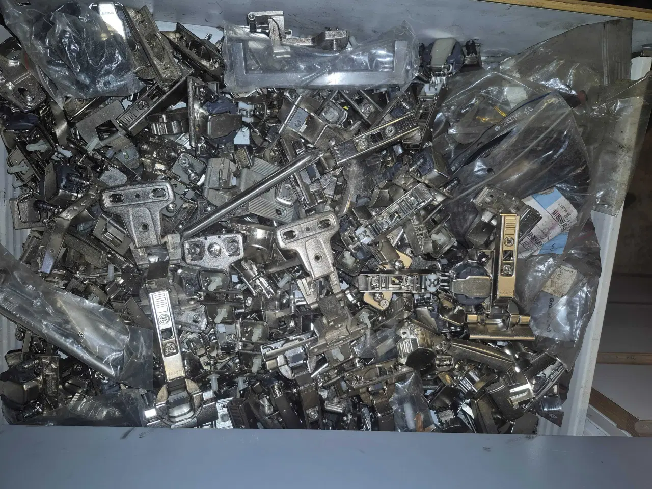 Billede 4 - Salg. Div. Plader. Hængsler mm