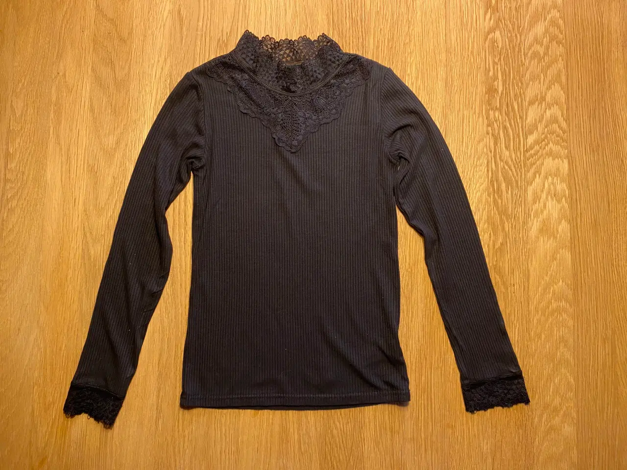 Billede 11 - T shirt str. 122/128 