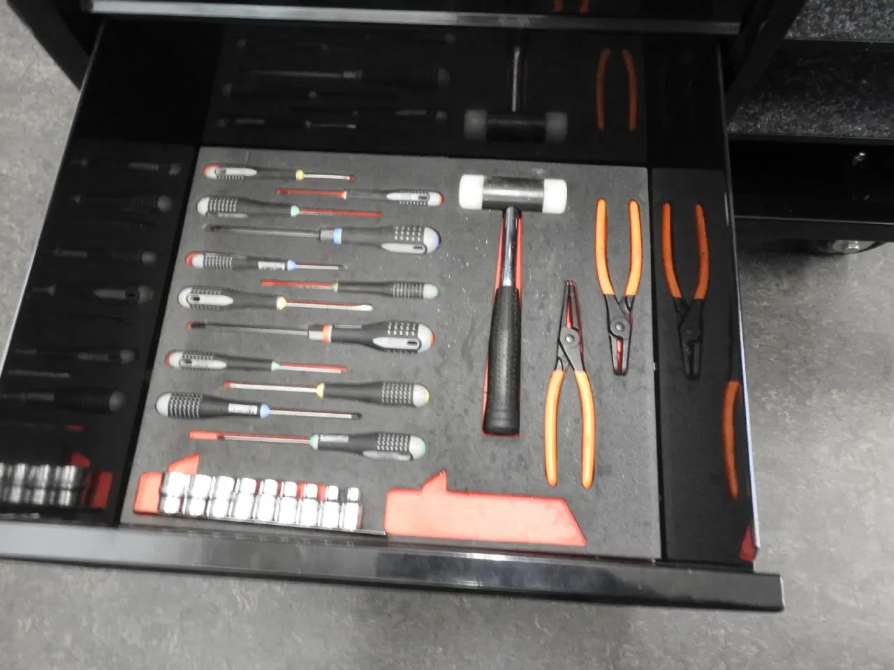 Billede 7 - Værktøjsvogn med komplet indhold, Bacho