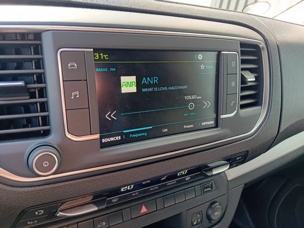 Billede 9 - Peugeot e-Expert 75 L2 Premium Van