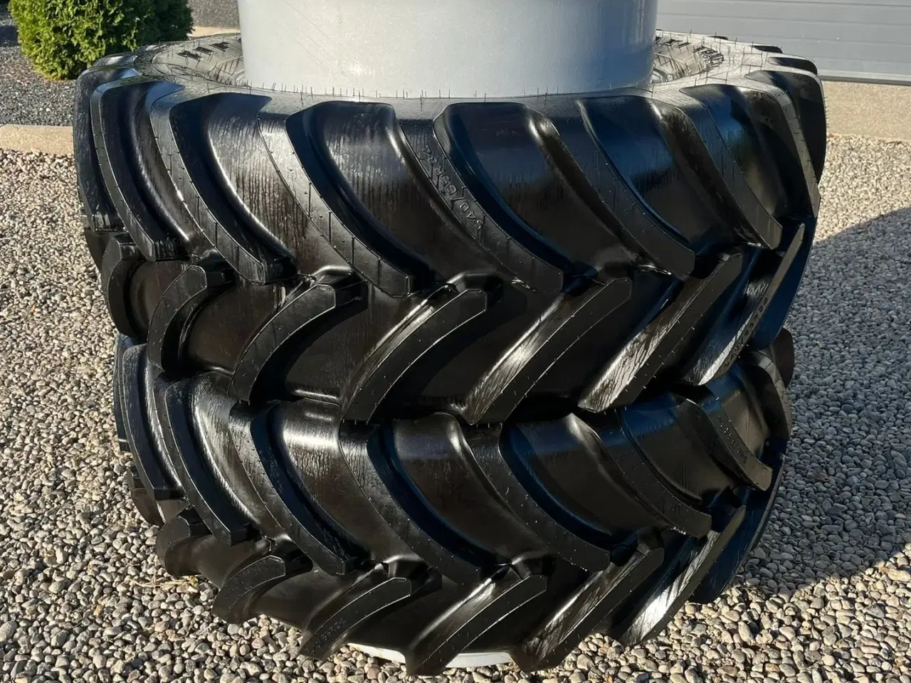 Billede 4 - Firestone 540/65R34 Sølv med ring og låse Helt nyt, har kun været prøve monteret på traktor til udstilling.