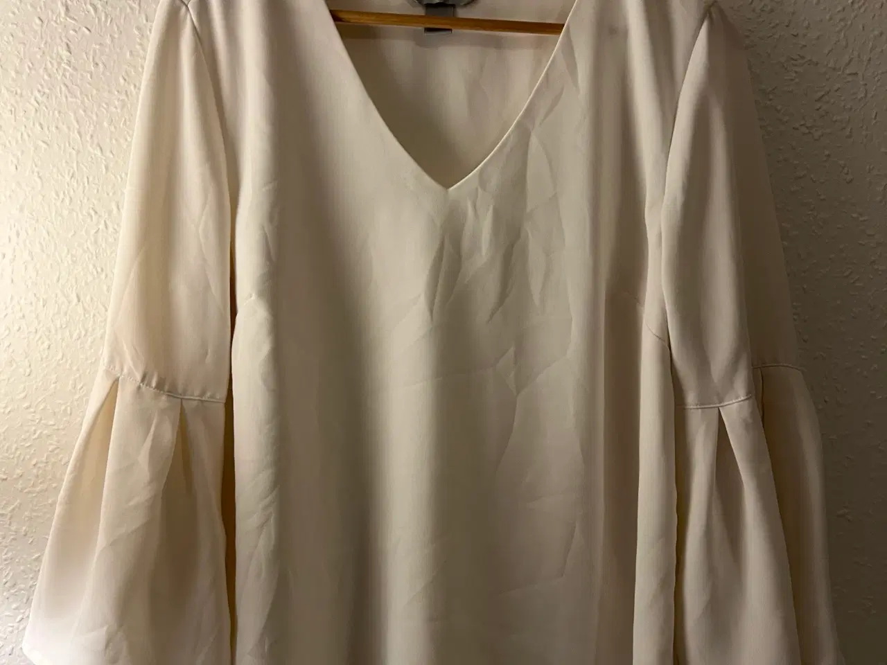 Billede 1 - H&M bluse str.44 hvid 50kr