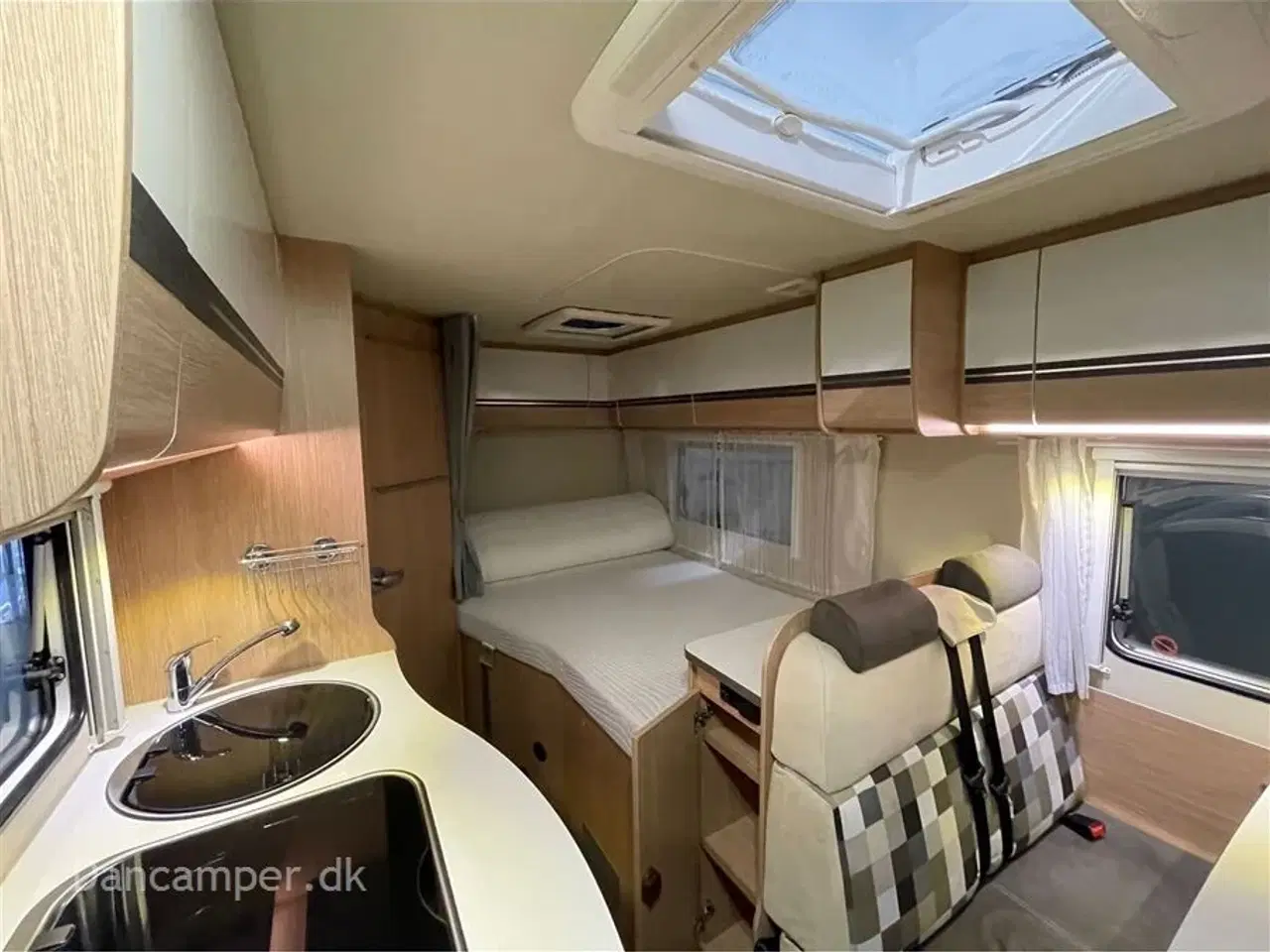 Billede 17 - 2018 - SunLight T 58   MESSEPRIS kr. 579.900,- SPAR kr. 25.000,- Sunlight T58 med solcelle, markise, lithiumbatterier, cykelholder m.m.