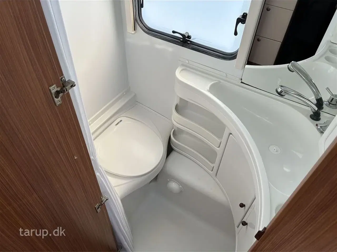 Billede 17 - 2014 - Adria Adora 512 UL   Mover, myggenetsdør, enkeltsenge m/udtræk, rundsidde-gruppe, el-gulv-varme, 90l. køleskab med fryser, stabilisator, glatte glasfibersider