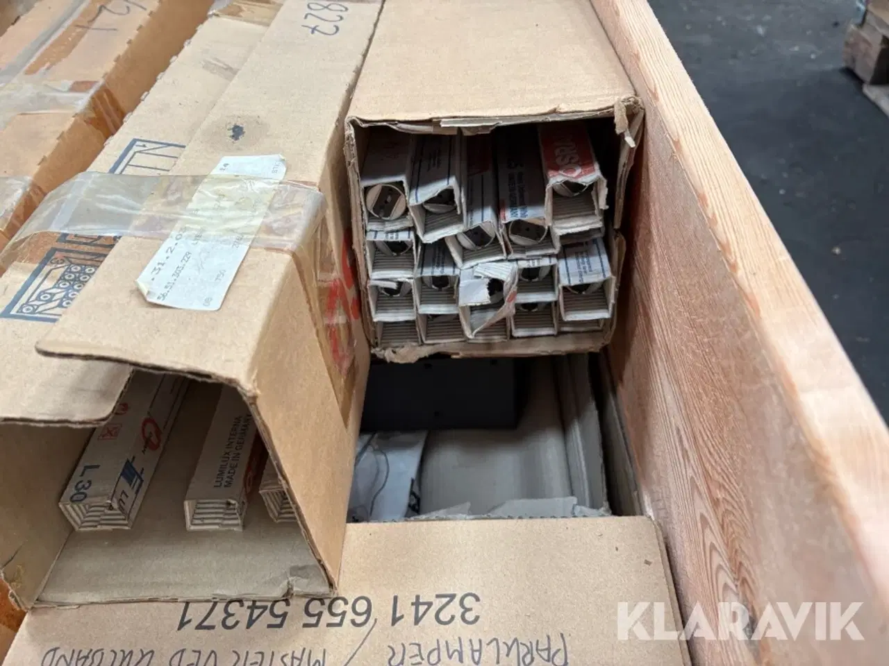 Billede 6 - Pærer og el-udstyr 4 paller