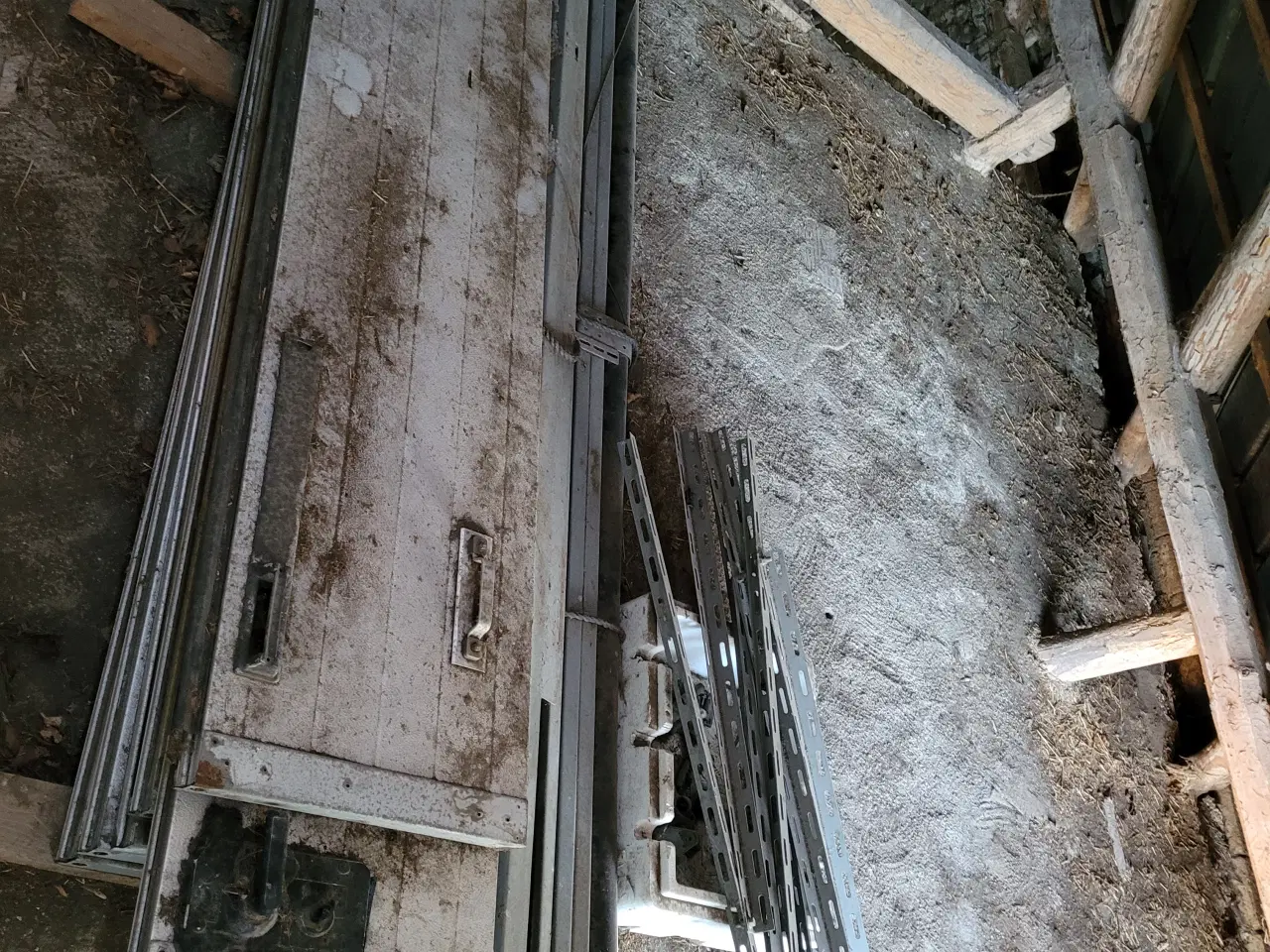 Billede 1 - Aluport gives væk