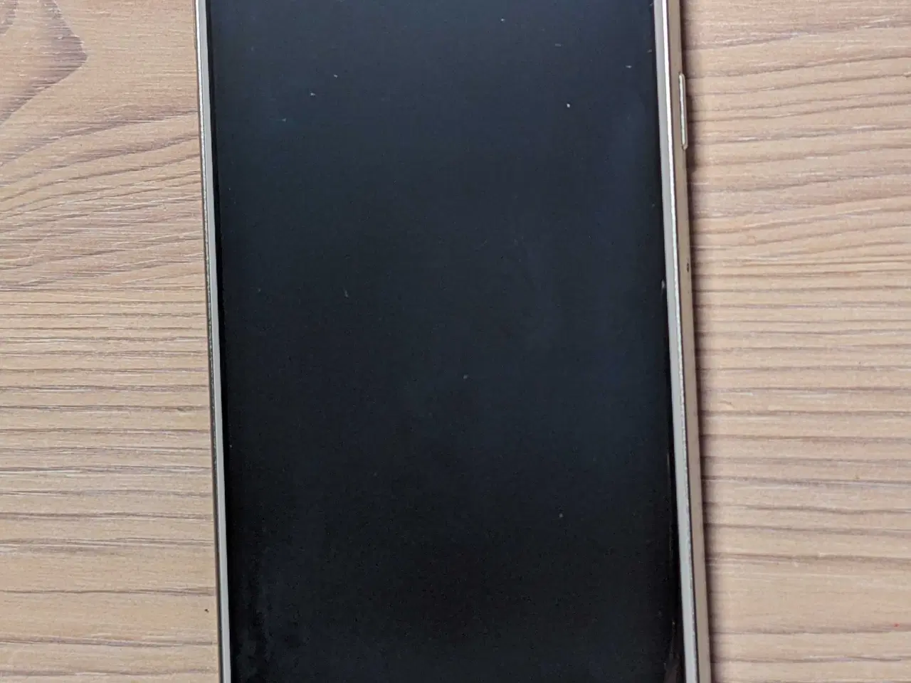 Billede 3 - 2 stk Samsung Galaxy A3 2016 i flot stand