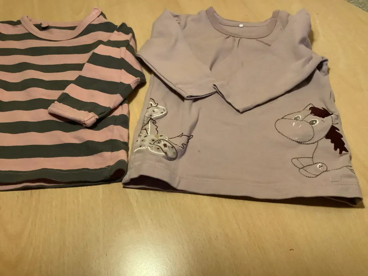 Billede 3 - Helt nye bluser str. 68 (Mads og Mette og Disney)
