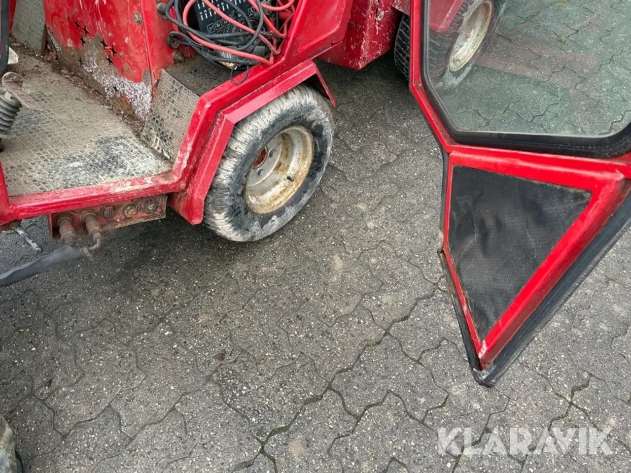 Billede 8 - Redskabsbærer Multi-Trac L327-4