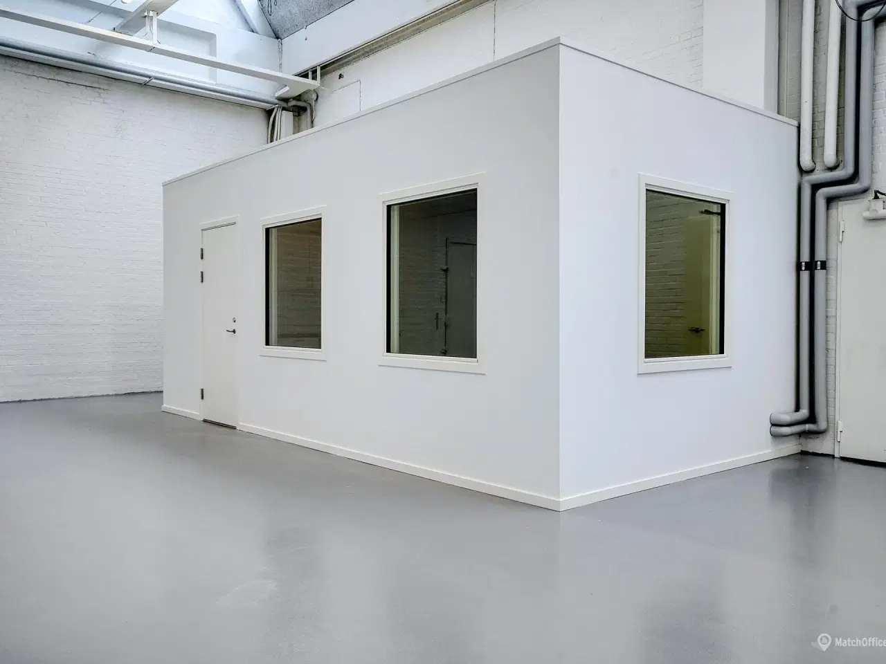 Billede 6 - Stort og generelt nyistandsat lagerlejemål.