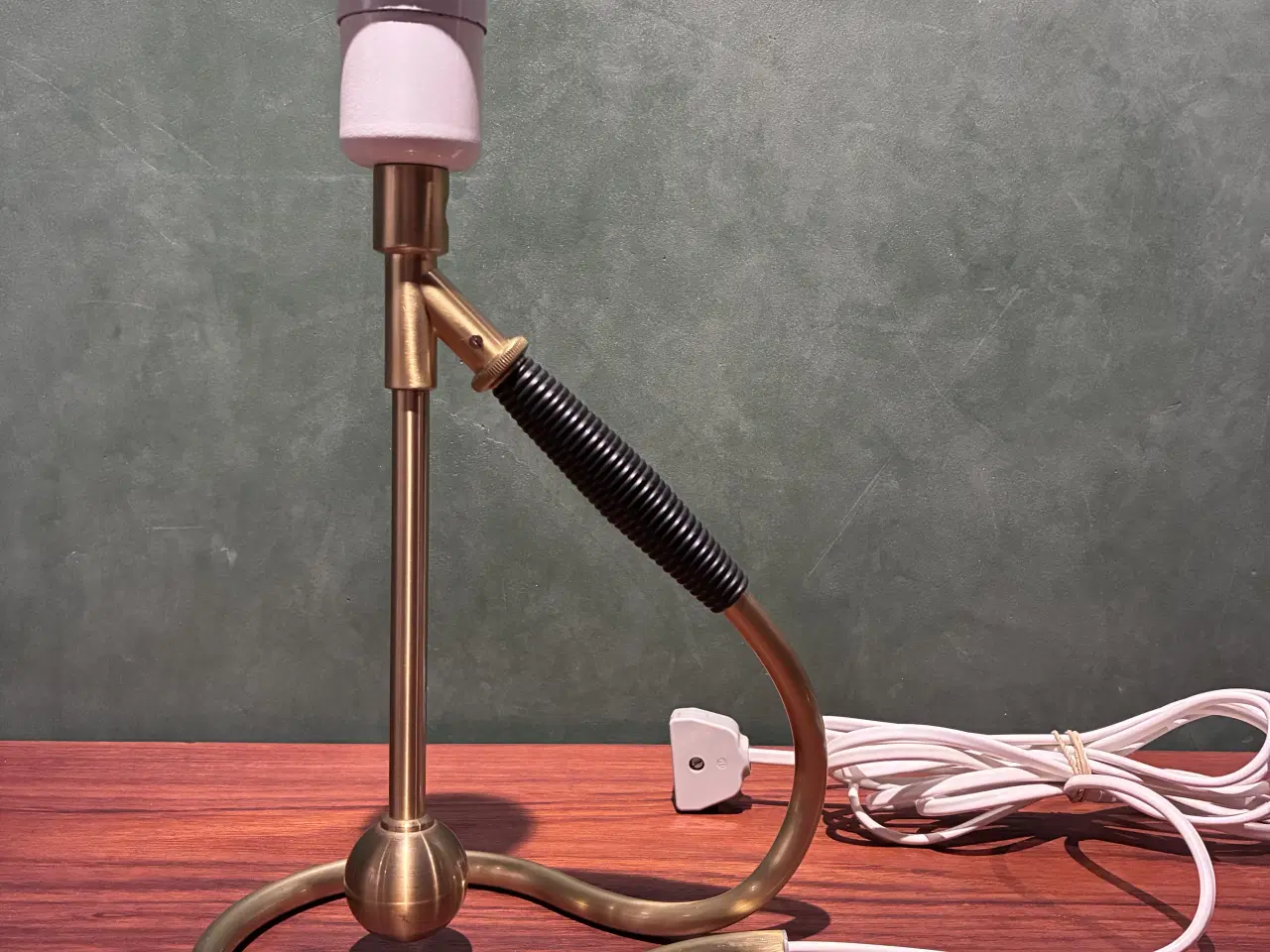 Billede 2 - Den virkelig smukke Le Klint model 306 lampe 