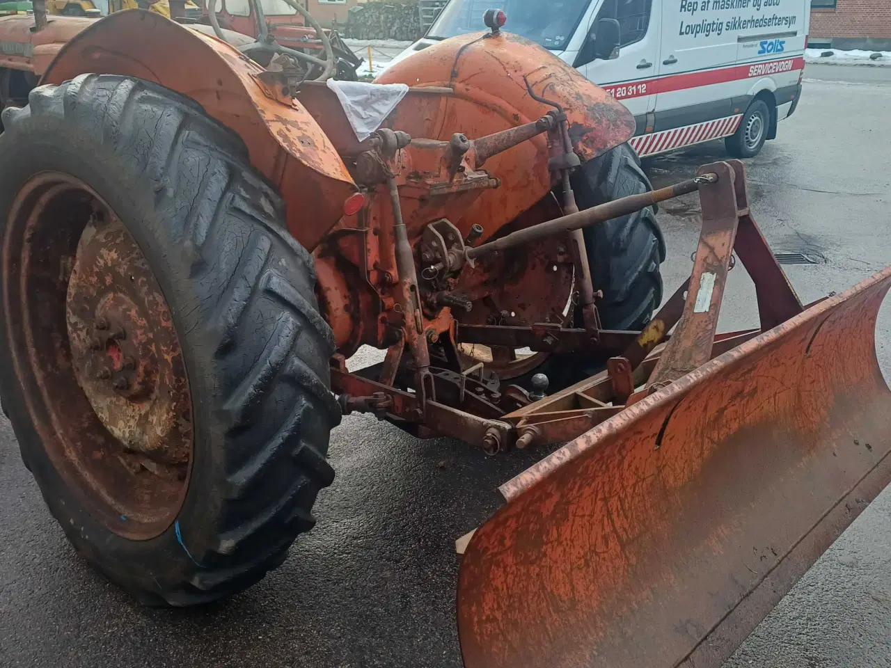 Billede 4 - Traktor med sneskraber 