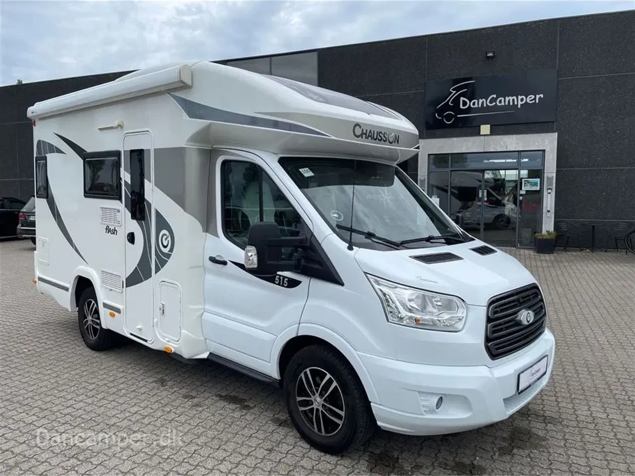 Billede 1 - 2019 - Chausson Flash 515   Anvisningsbil!  2019 model! En ejer! Under 6m. 170Hk Ford, model med fransk seng, markise og NX5-alarm. Nysynet.