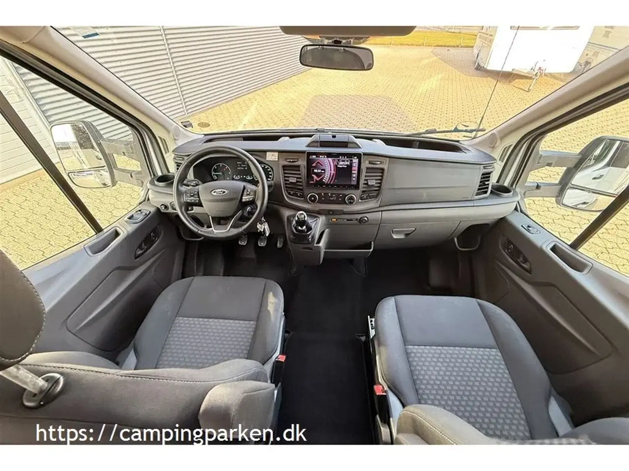 Billede 2 - 2021 - Benimar Super fin og velholdt autocamper med dobbeltseng og 5 selepladser