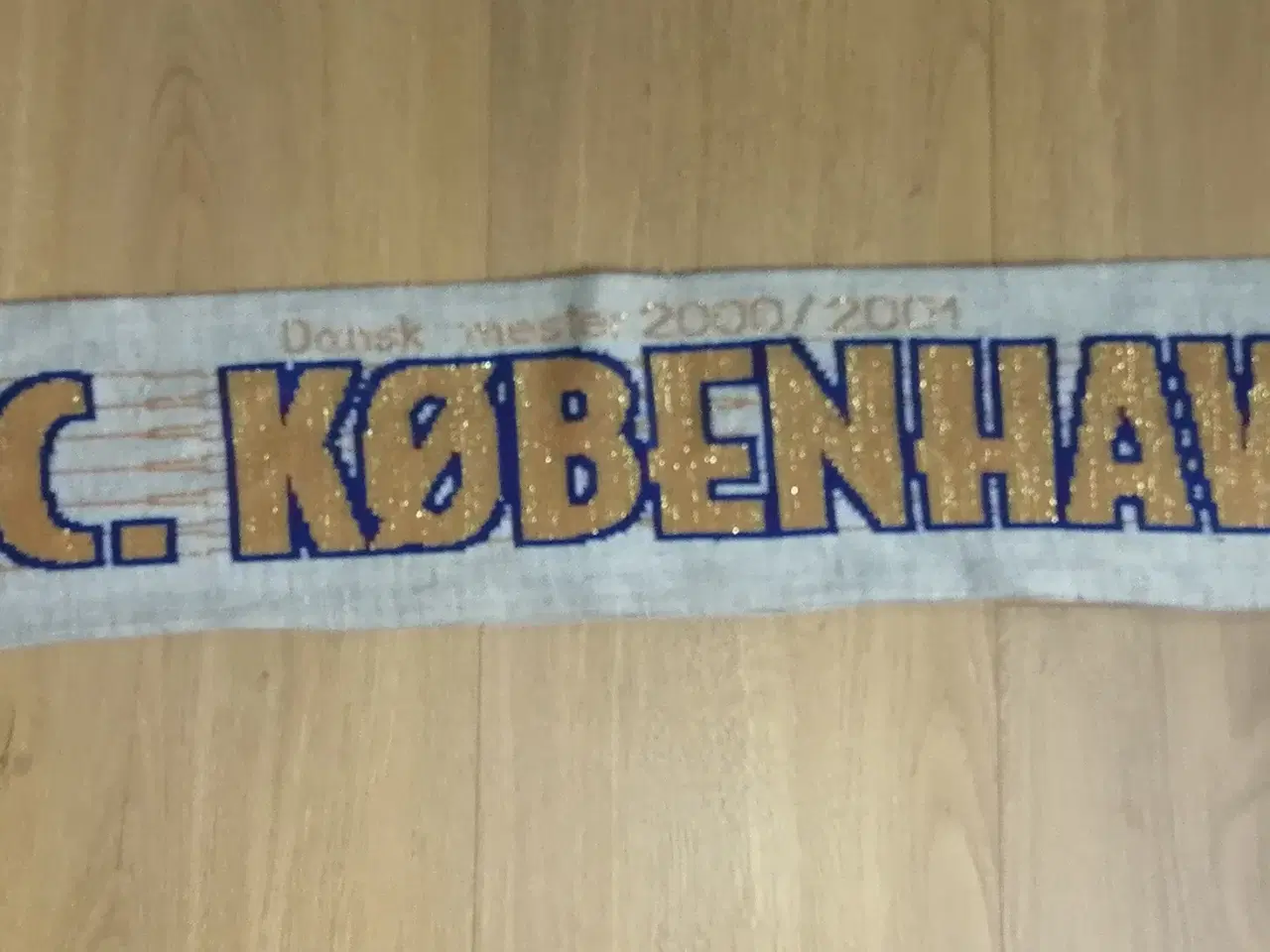 Billede 2 - FCK MESTER 2000/01 RETRO GULD FAN HALSTØRKLÆDE