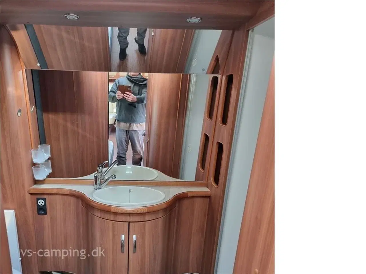 Billede 8 - 2016 - Hobby Prestige 780 WLU   CAMPINGVOGN MED MASSER AF PLADS MED STORT TOILETRUM OG BRUSENICHE