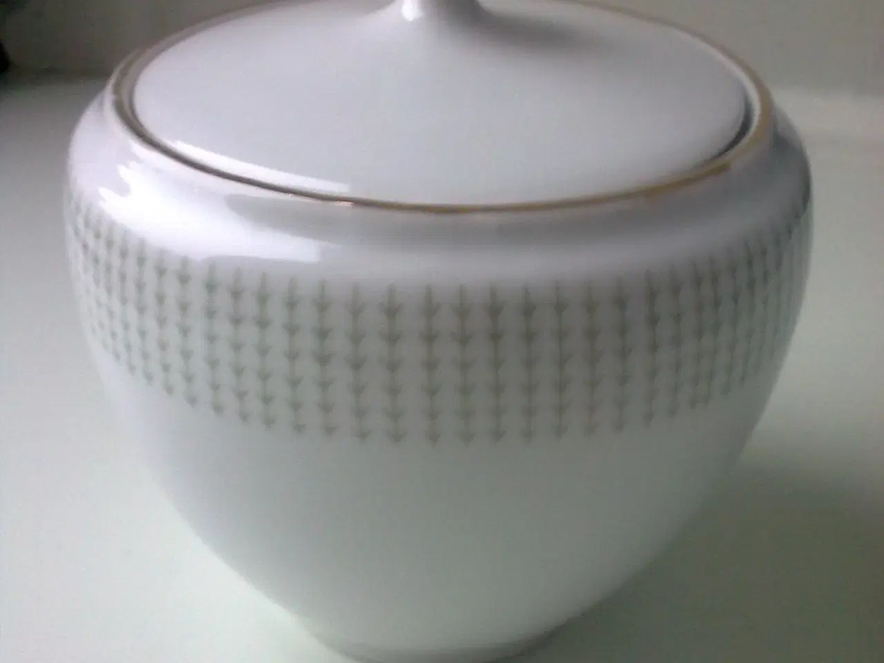 Billede 11 - Relief krukke m låg HVID retro design porcelæn