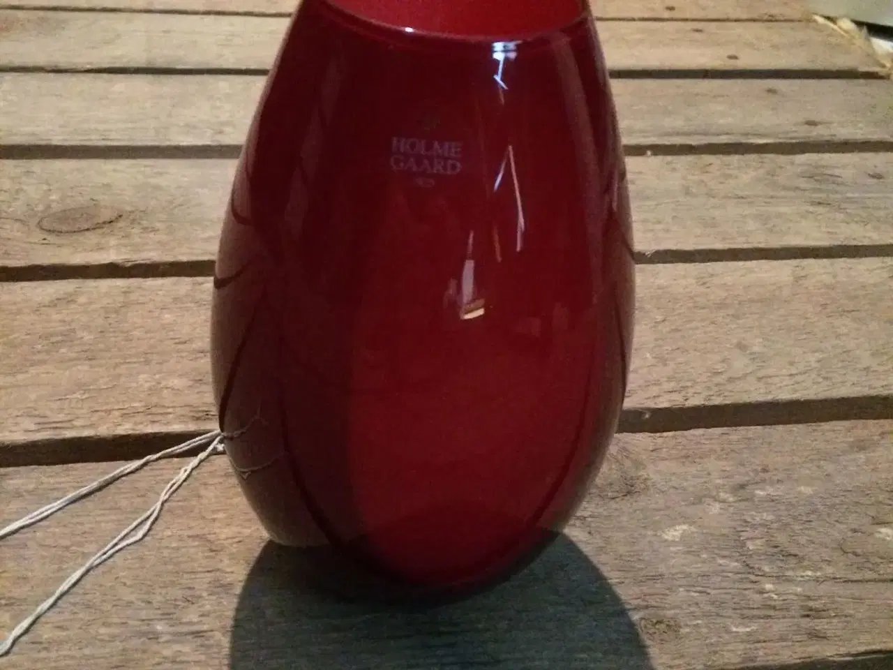 Billede 1 - Rød Holmegaard vase sælges 