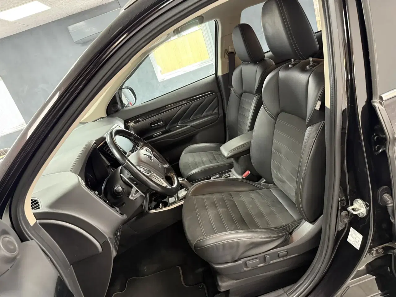 Billede 17 - Mitsubishi Outlander 2,4 PHEV  Plugin-hybrid Invite+ 4WD 224HK 5d 6g Trinl. Gear