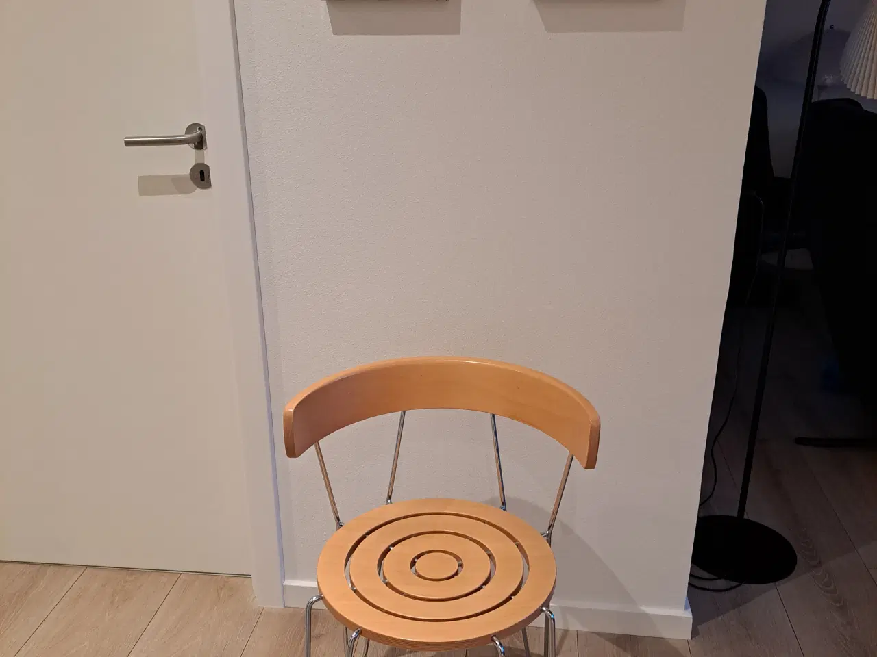 Billede 2 - Bøge stabelstole til spisebord.