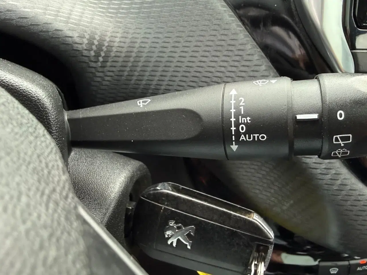 Billede 22 - Peugeot 2008 1,6 BlueHDi 100 Allure Sky