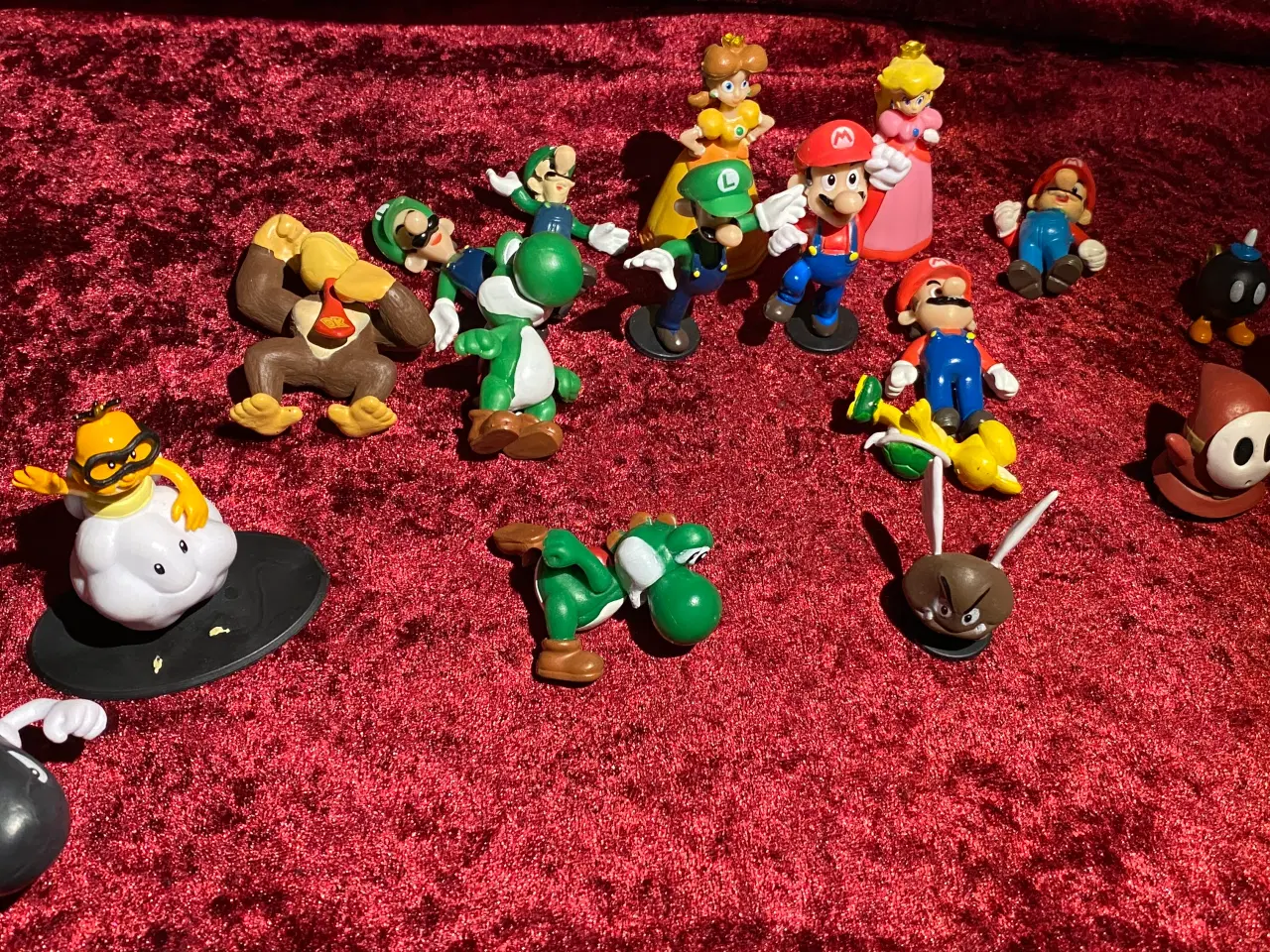 Billede 1 - figurer fra Super Mario