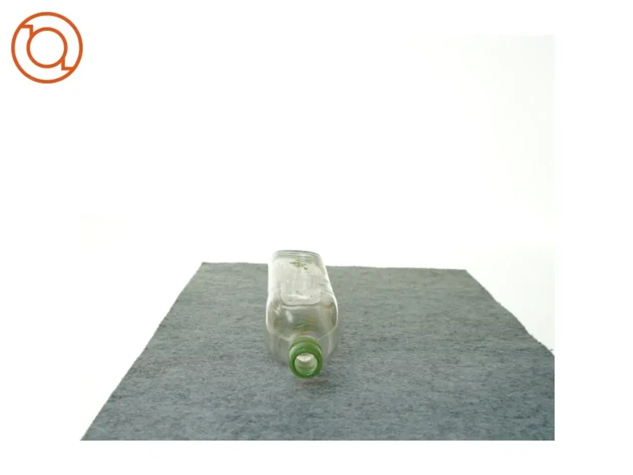 Billede 4 - Gammel flaske vase med blomstermotiv (str. 27 x 7 cm)