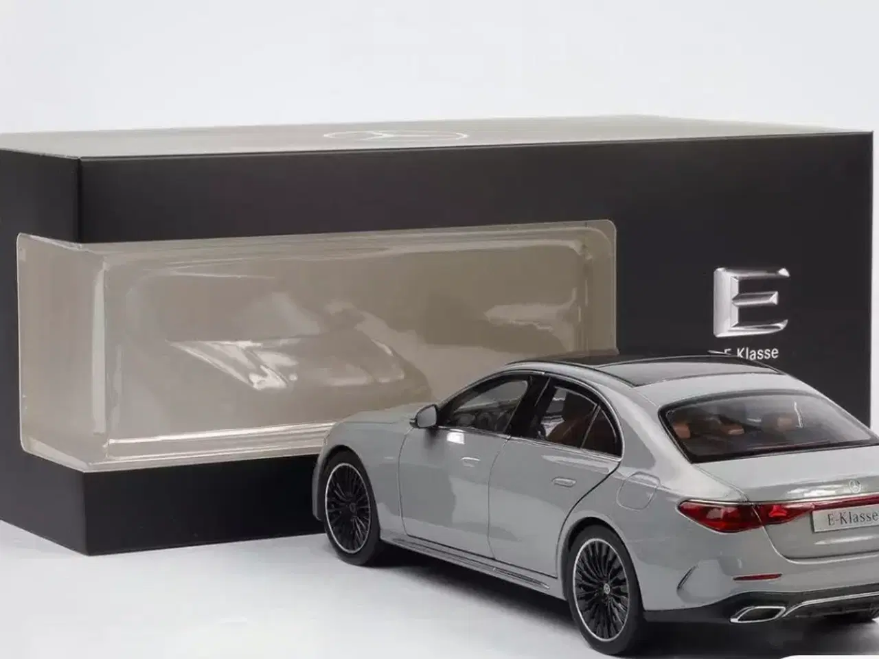 Billede 3 - 1:18 Mercedes E-Class W214 2024