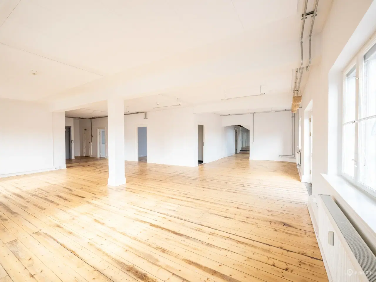 Billede 3 - Fleksibelt kontormiljø med lys. luft og karakter