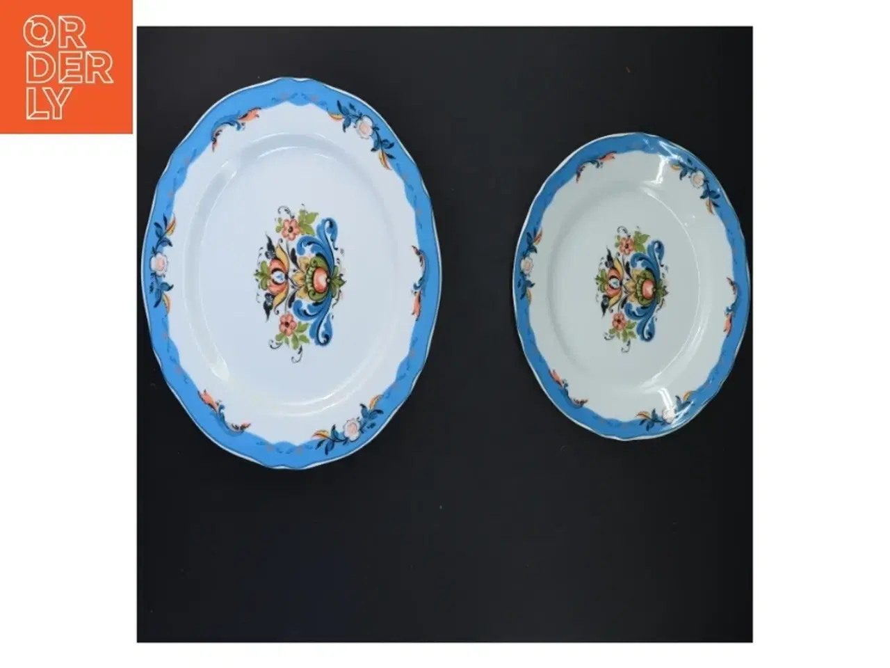 Billede 2 - Sæt af to tallerkener med blomstermotiv fra Firkløveren (str. Ø 21 cm og ø 26 cm)