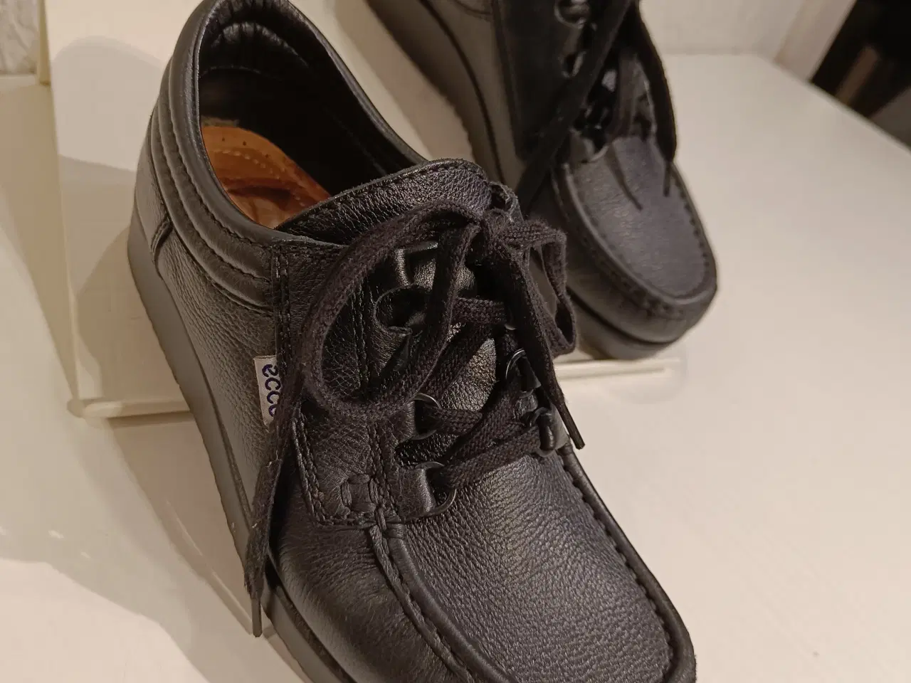 Billede 2 - Ecco sort læder sko 38str 