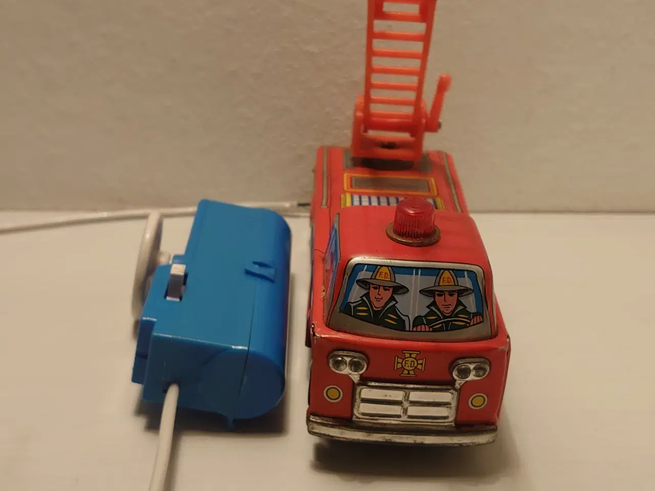 Billede 4 - Bliklegetøj:Fjernbetjent brandbil. Fra TT Japan.