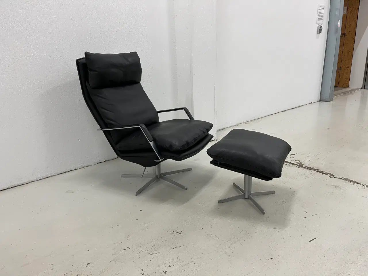 Billede 1 - Søren Lund SL330 hvilestol m/skammel i sort solid.