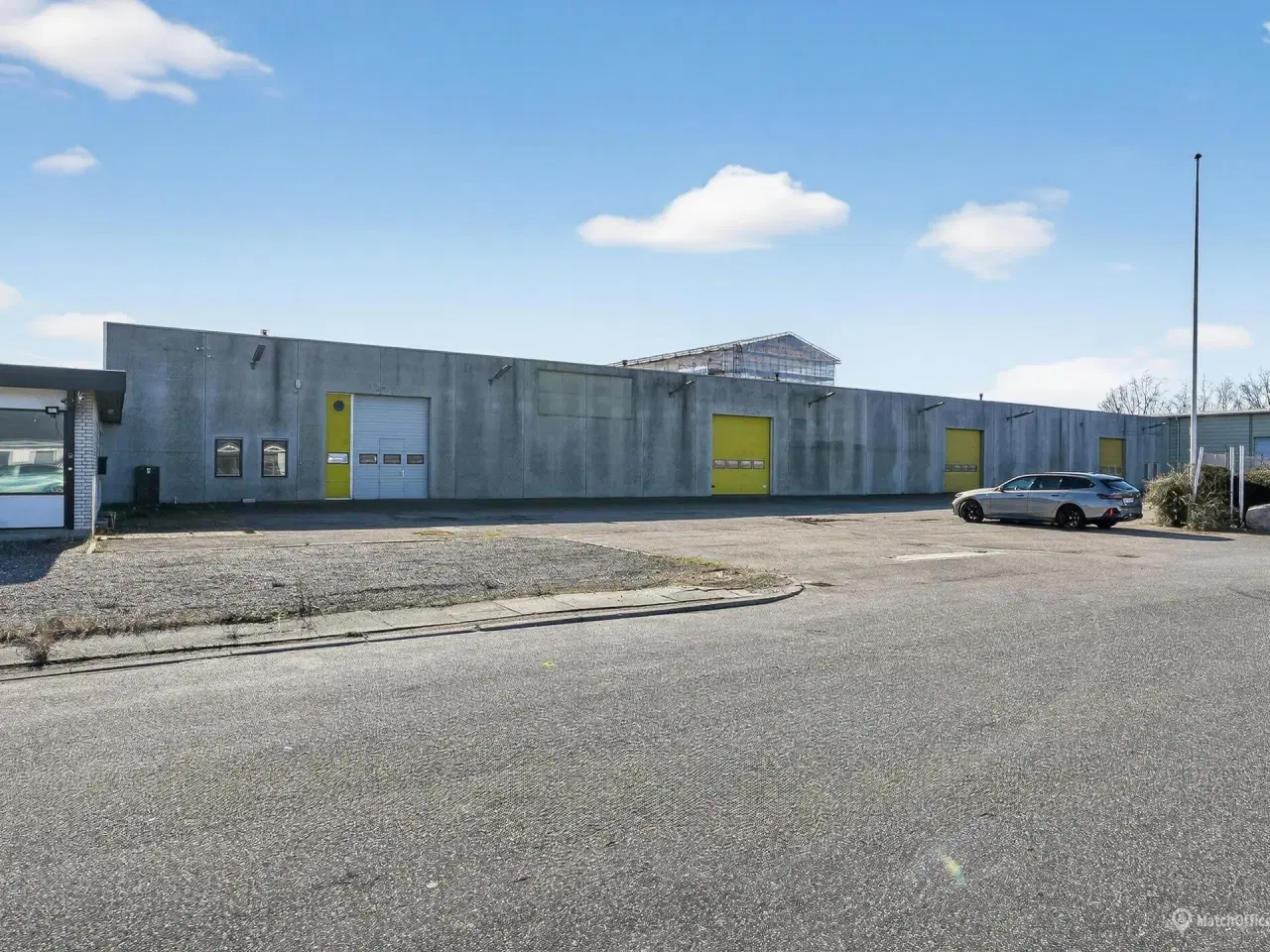 Billede 1 - Stort lagerlejemålet med egne kontorlokaler et stort befæstet areal og store porte