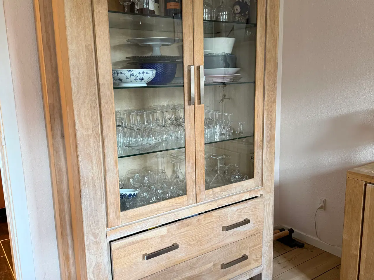 Billede 3 - Skænk og Vitrineskab