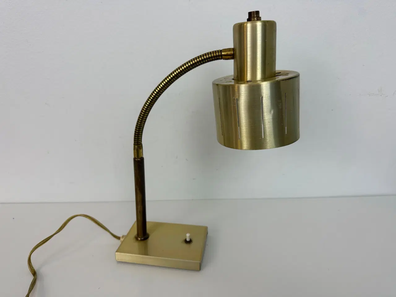 Billede 1 - Skrivebordslampe / bordlampe i messing (retro)