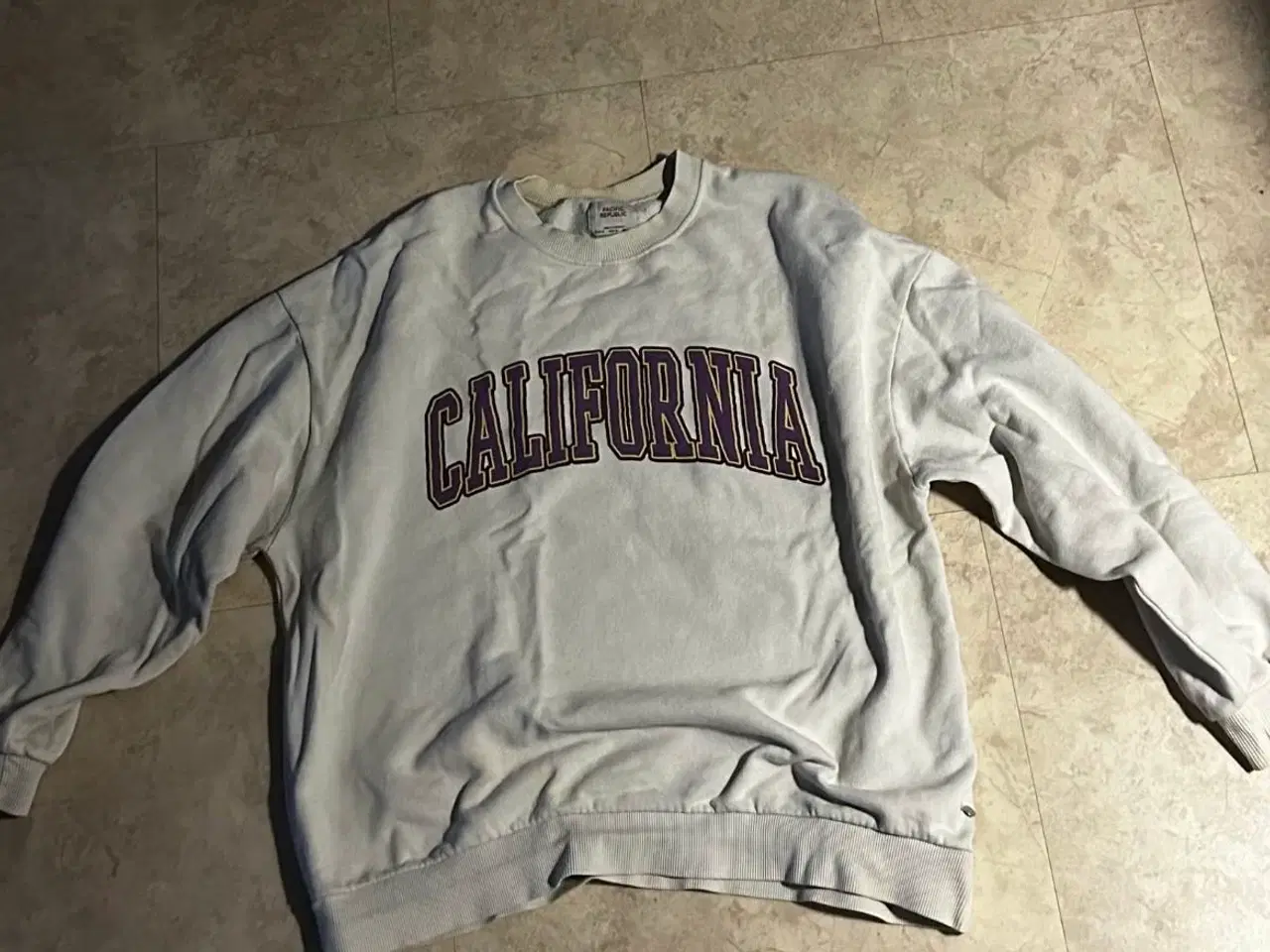 Billede 4 - Sælger 4 sweatshirts