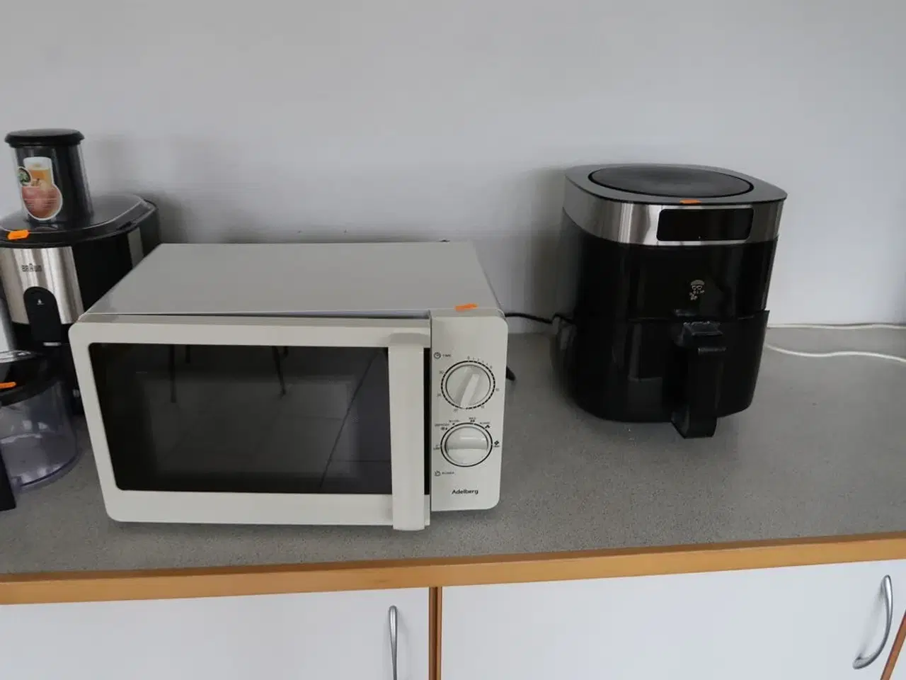 Billede 1 - Mikrobølgeovn ADELBERG, Airfyrer HOLM samt kaffemaskine KRUPS