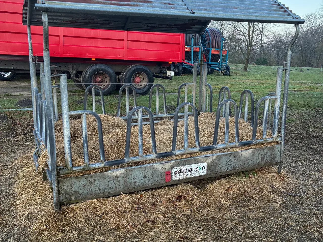 Billede 1 - Foderhæk med tag