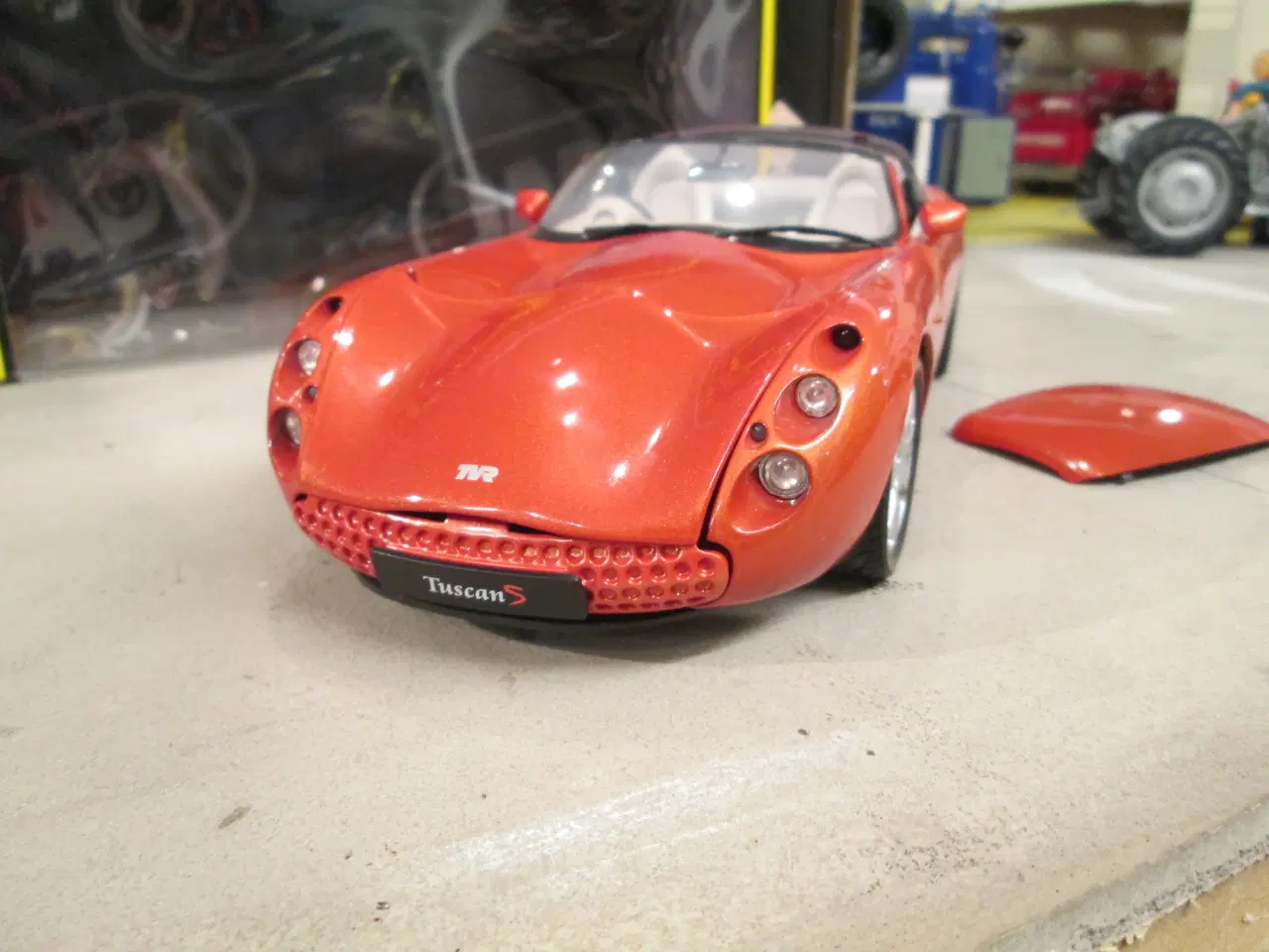 Billede 2 - Modelbil  1:18   Tvr Tuscan   Jadi  