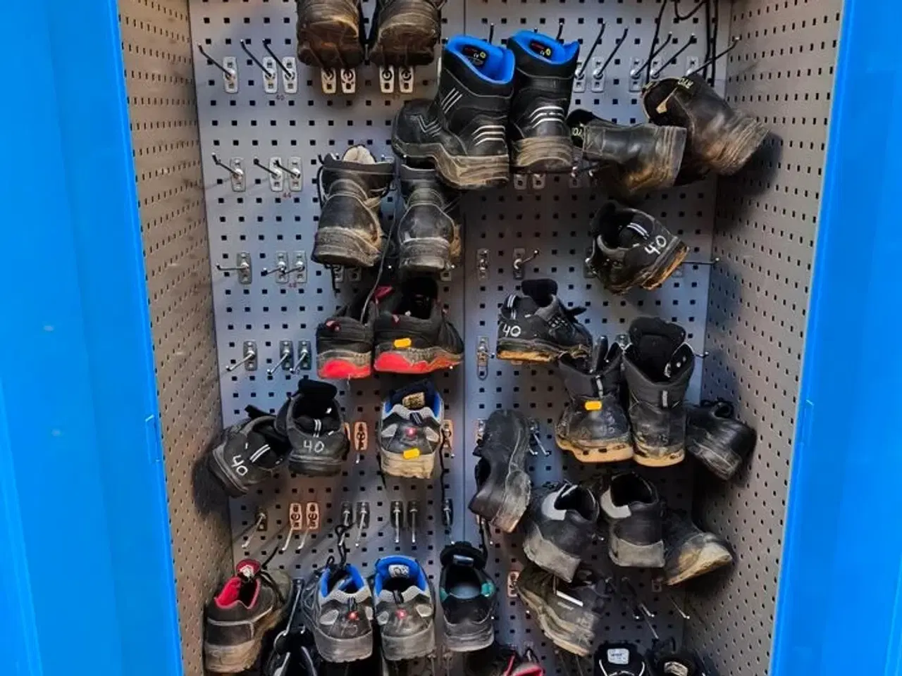 Billede 2 - Sikkerhedssko & hjelme