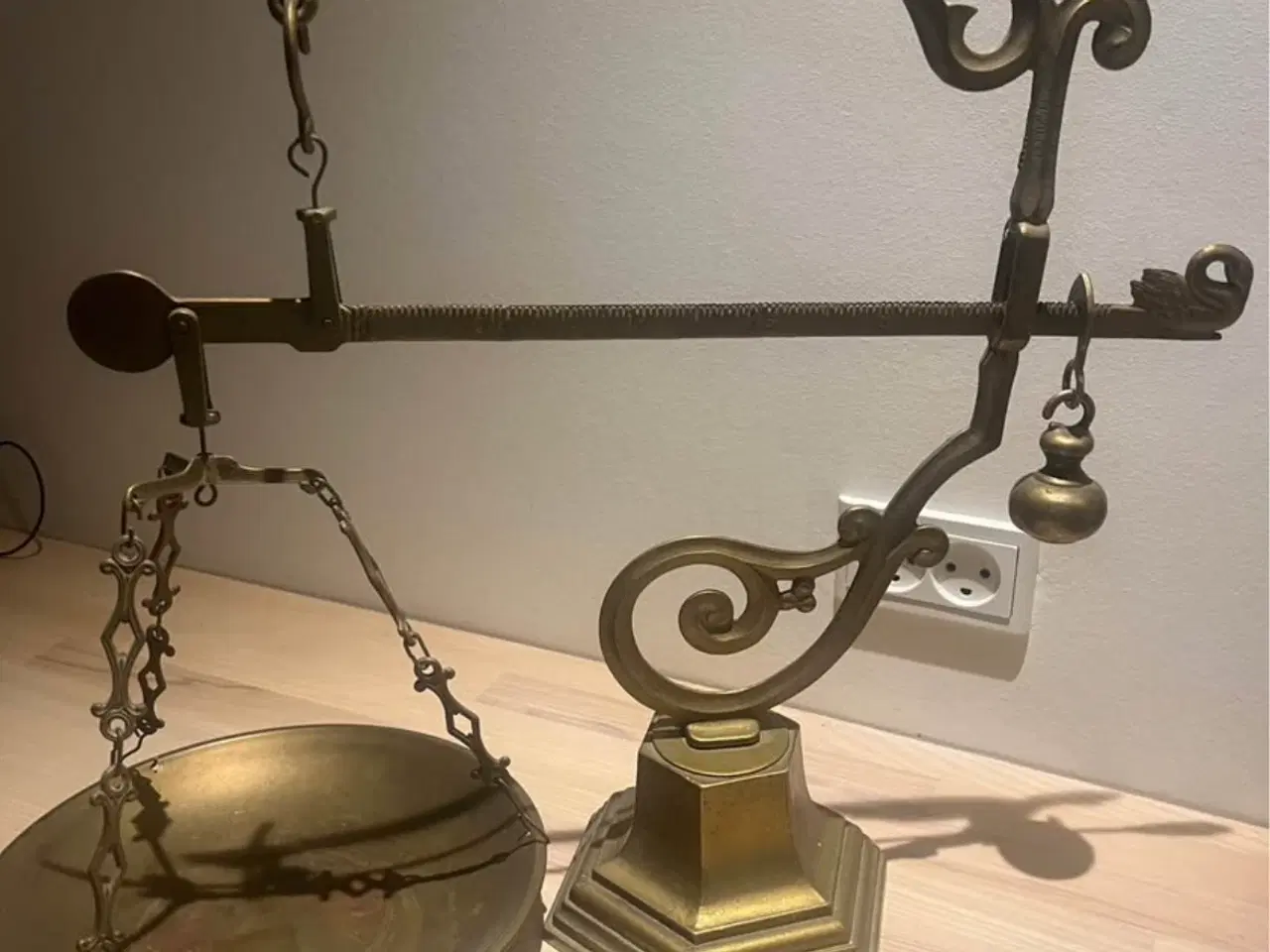 Billede 1 - Messing vægt høj 46 cm