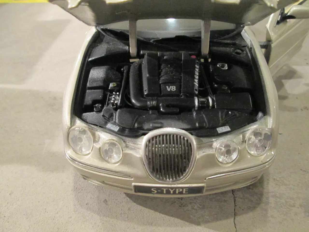 Billede 6 - Modelbil    Jaguar S Type   Maisto  1:18