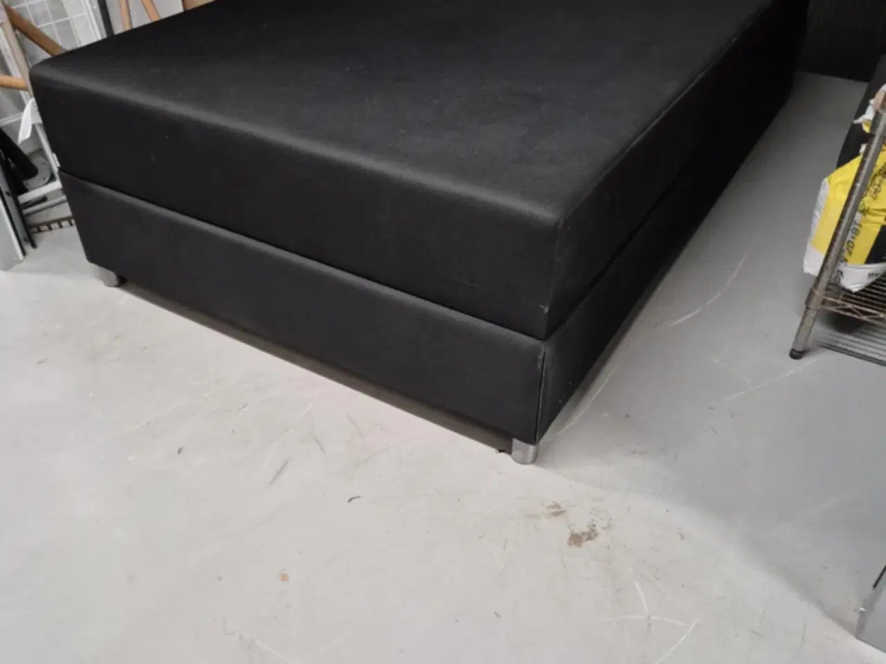 Billede 2 - Seng med opbevaring 140cm