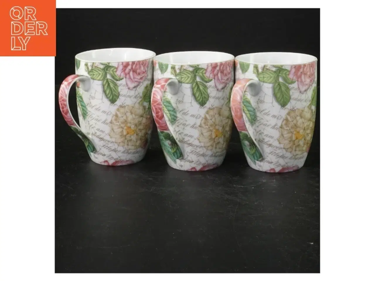 Billede 1 - Porcelænskrus med blomstermotiv (str. Ø. 8 cm. længde, 10 cm)
